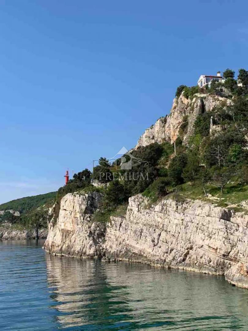 HIŠA NA PEČINI NAD MORJEM, REDKA PONUDBA!!!