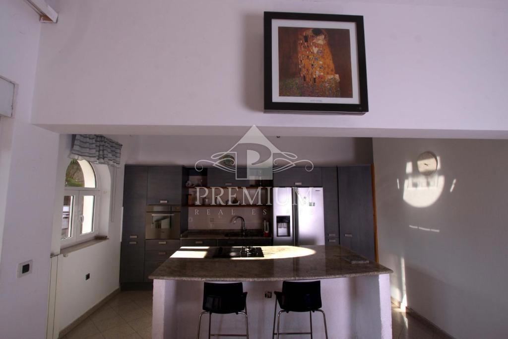 Stanovanje Ičići, Opatija - Okolica, 290m2