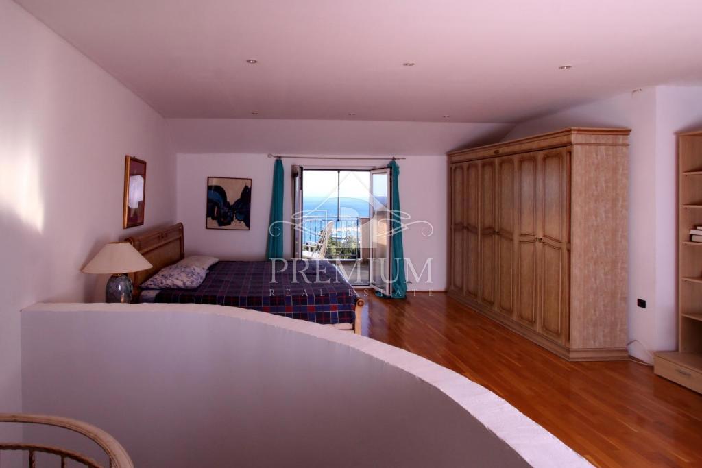 Stanovanje Ičići, Opatija - Okolica, 290m2