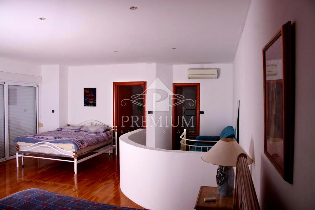 Stanovanje Ičići, Opatija - Okolica, 290m2