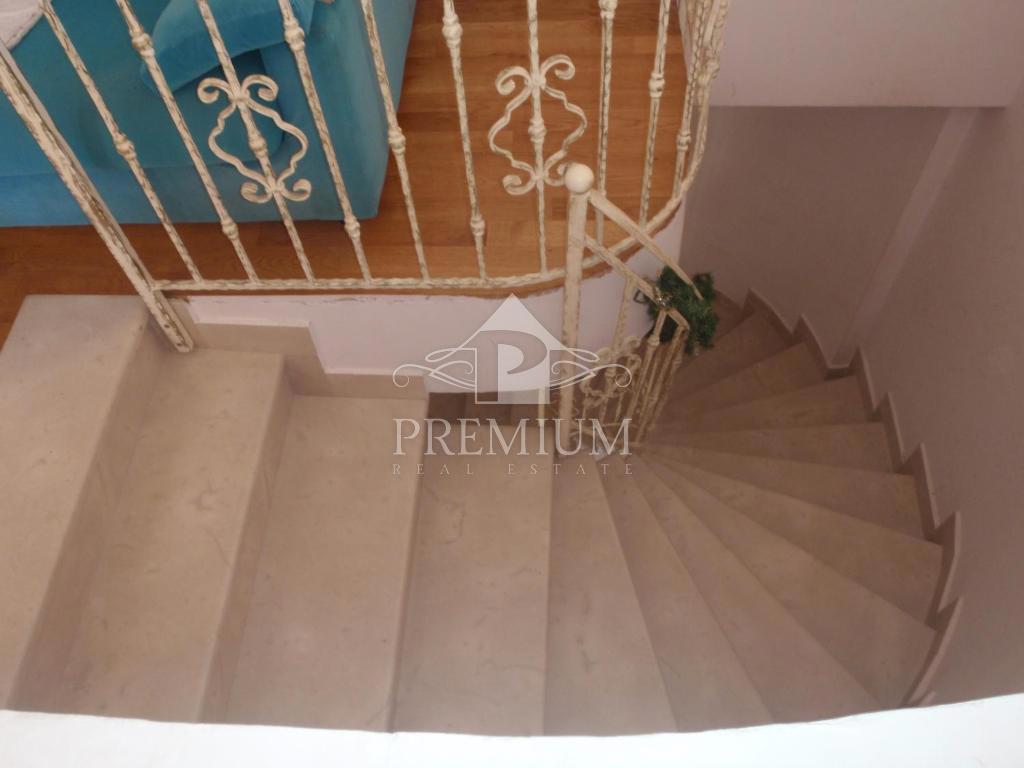 Stanovanje Ičići, Opatija - Okolica, 290m2