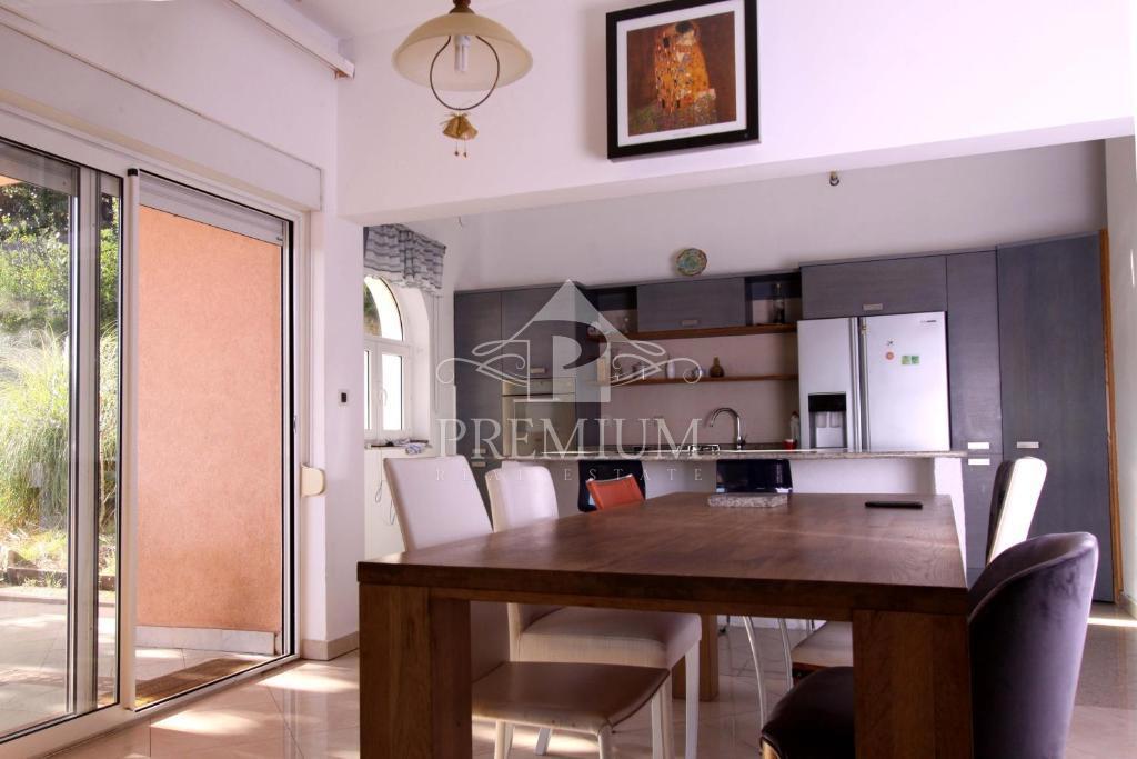 Stanovanje Ičići, Opatija - Okolica, 290m2