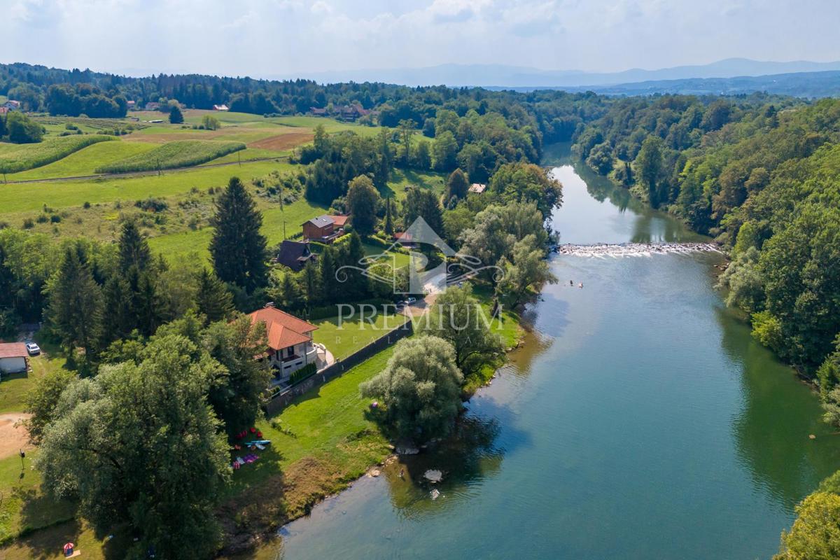 ČUDOVITO POSESTVO OB REKI KUPI