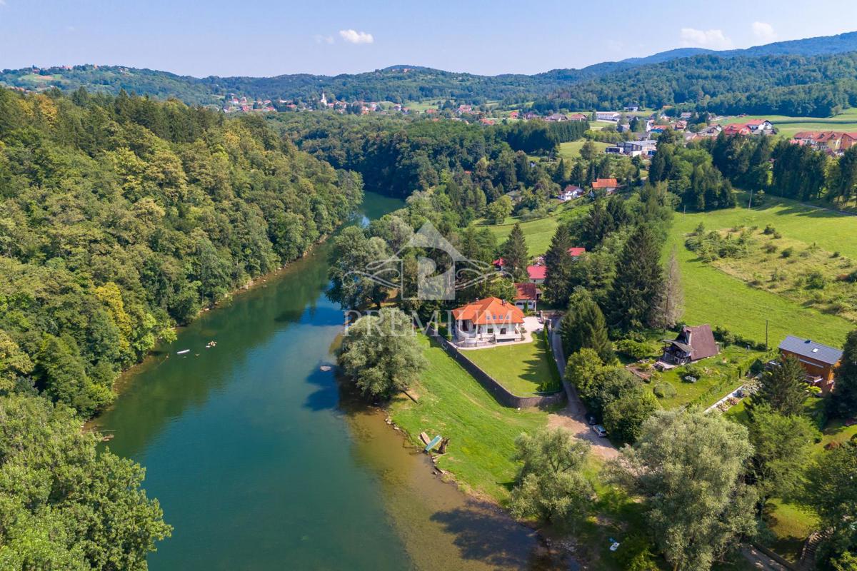 ČUDOVITO POSESTVO OB REKI KUPI