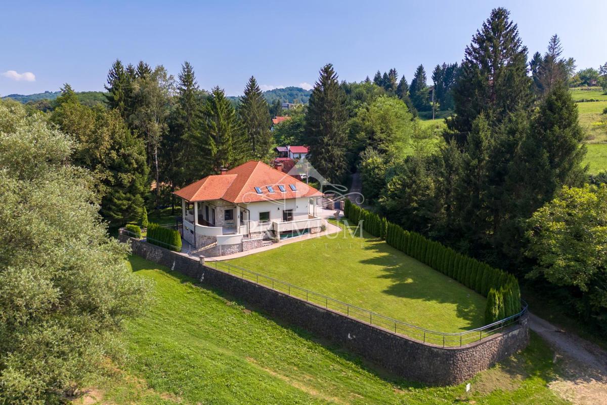 ČUDOVITO POSESTVO OB REKI KUPI