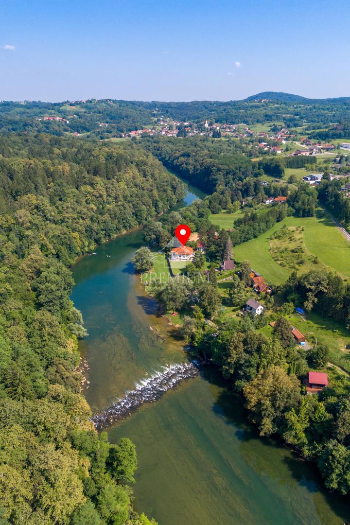 ČUDOVITO POSESTVO OB REKI KUPI
