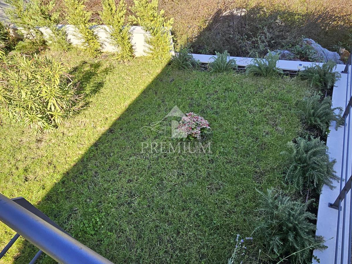 STANOVANJE Z LEPIM RAZGLEDOM, PARKIRIŠČEM, ZGRAJENO LETA 2025