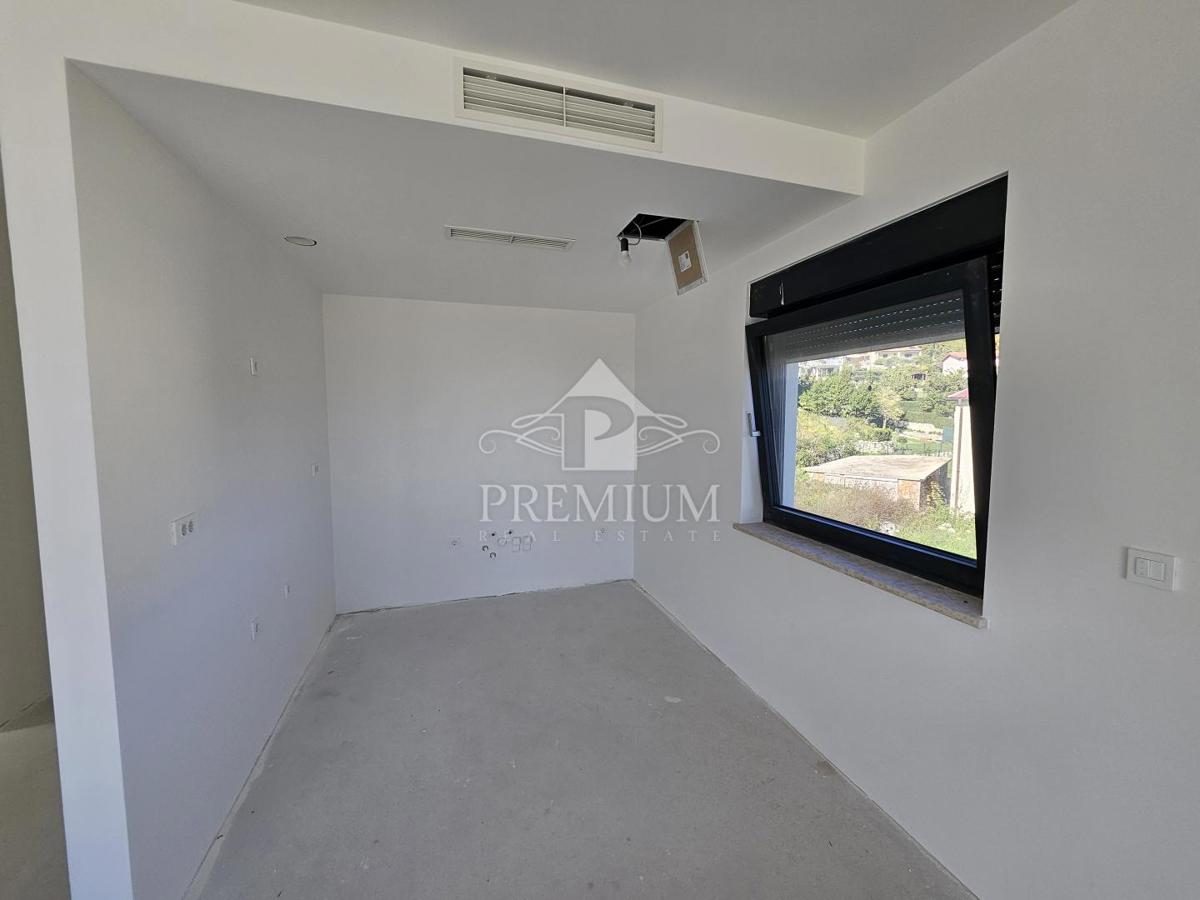 STANOVANJE Z LEPIM RAZGLEDOM, PARKIRIŠČEM, ZGRAJENO LETA 2025