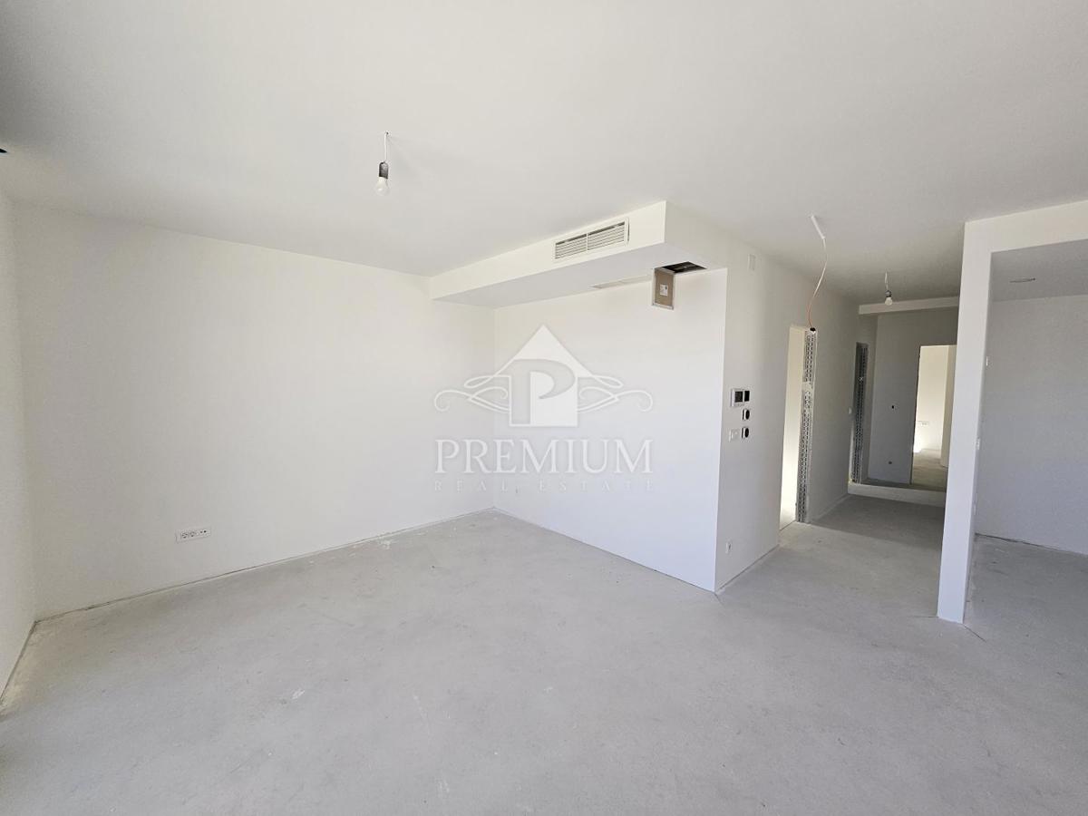 STANOVANJE Z LEPIM RAZGLEDOM, PARKIRIŠČEM, ZGRAJENO LETA 2025