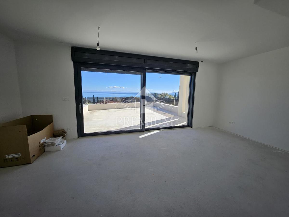 STANOVANJE Z LEPIM RAZGLEDOM, PARKIRIŠČEM, ZGRAJENO LETA 2025