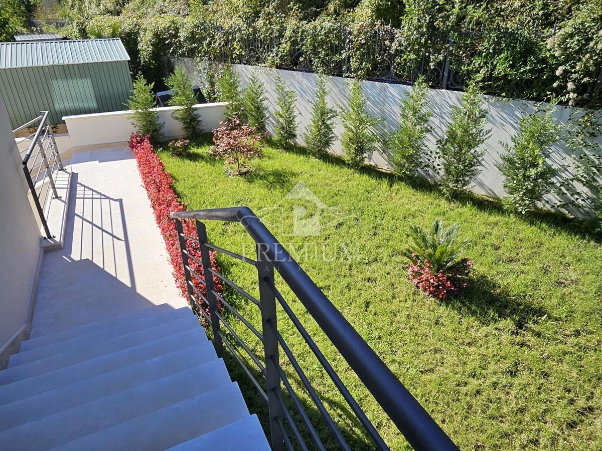 STANOVANJE Z LEPIM RAZGLEDOM, PARKIRIŠČEM, ZGRAJENO LETA 2025