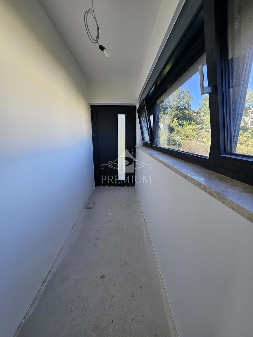 STANOVANJE Z LEPIM RAZGLEDOM, PARKIRIŠČEM, ZGRAJENO LETA 2025