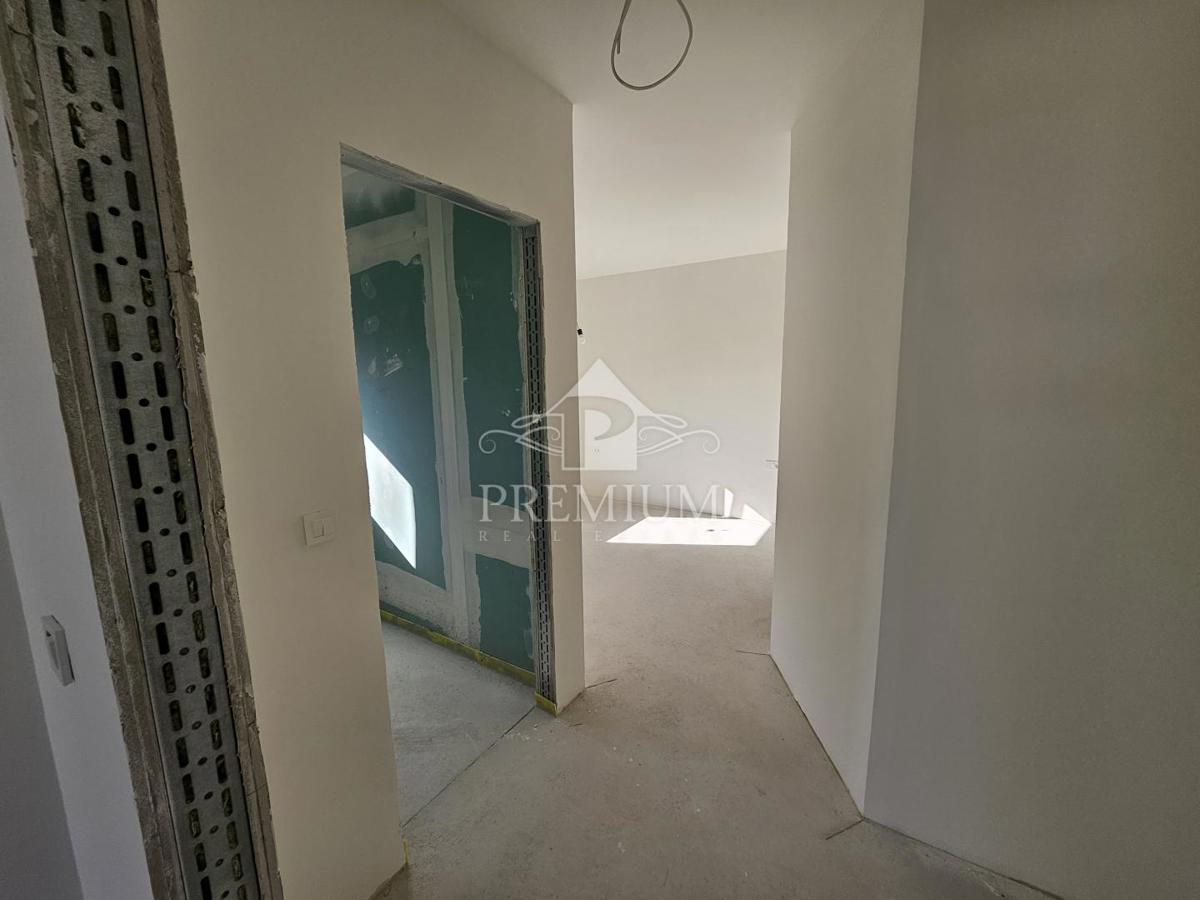 STANOVANJE Z LEPIM RAZGLEDOM, PARKIRIŠČEM, ZGRAJENO LETA 2025