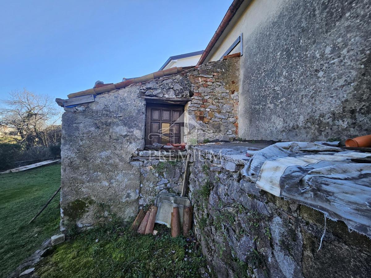 STARA HIŠA ZA ADAPTACIJO