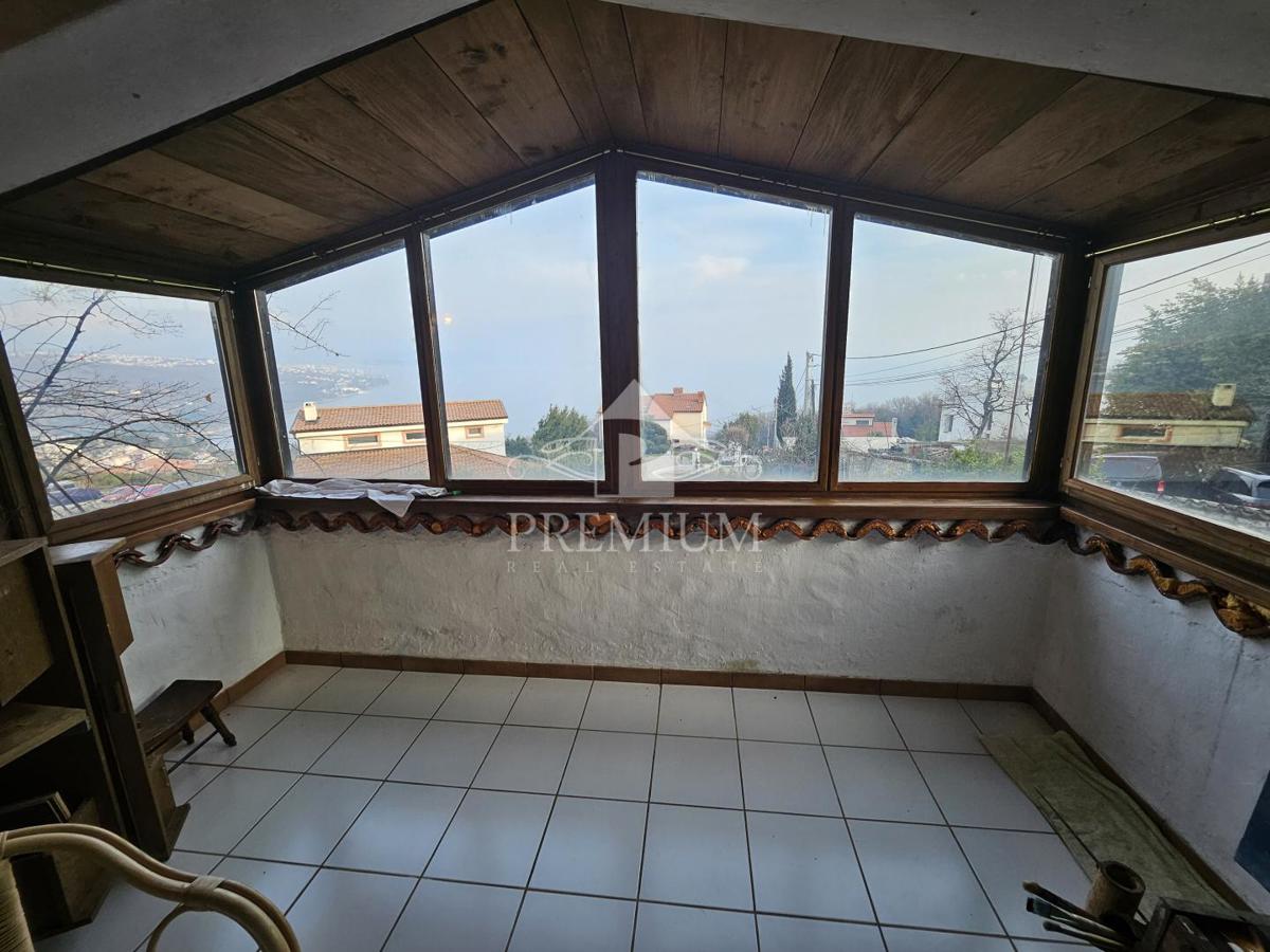 DRUŽINSKA HIŠA Z VELIKIM VRTOM NA MIRNI LOKACIJI