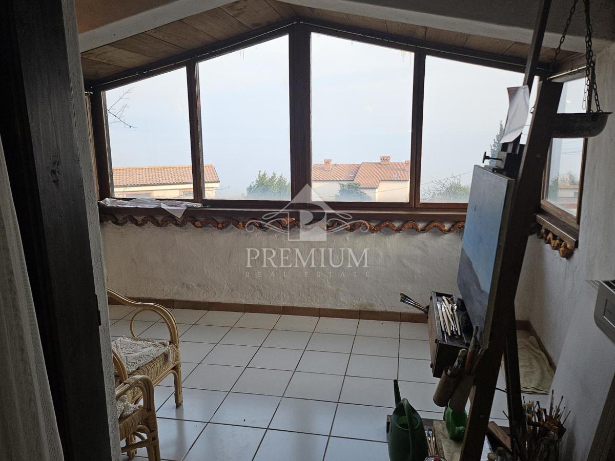 DRUŽINSKA HIŠA Z VELIKIM VRTOM NA MIRNI LOKACIJI