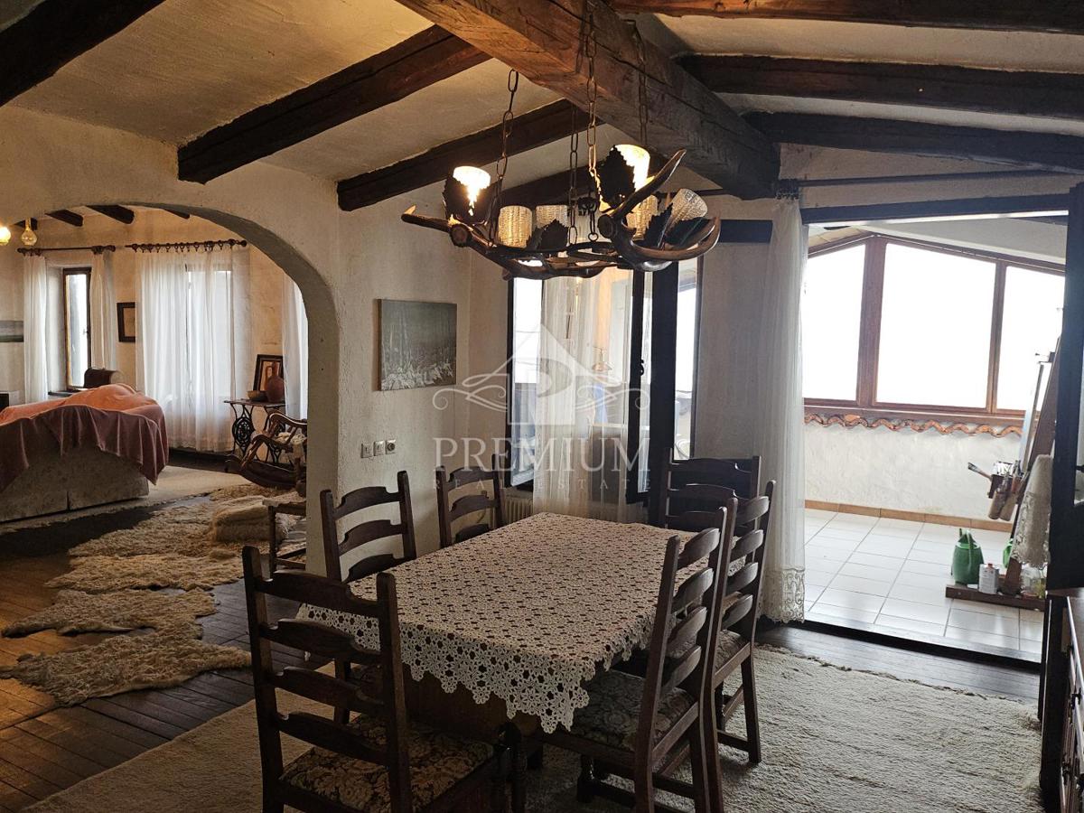 DRUŽINSKA HIŠA Z VELIKIM VRTOM NA MIRNI LOKACIJI