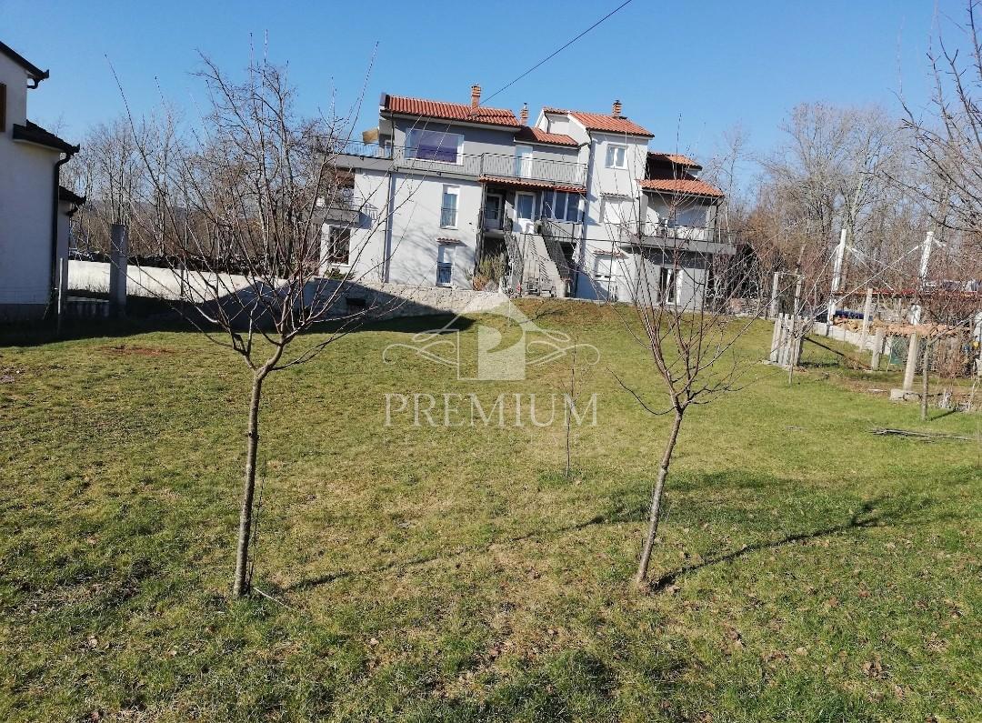 TRISOBNO STANOVANJE V NOVOGRADNJI, PARKIRIŠČE
