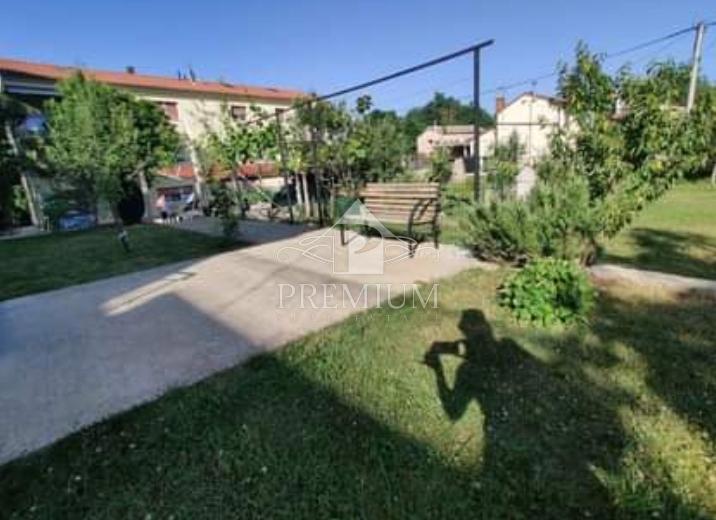 TRISOBNO STANOVANJE V NOVOGRADNJI, PARKIRIŠČE