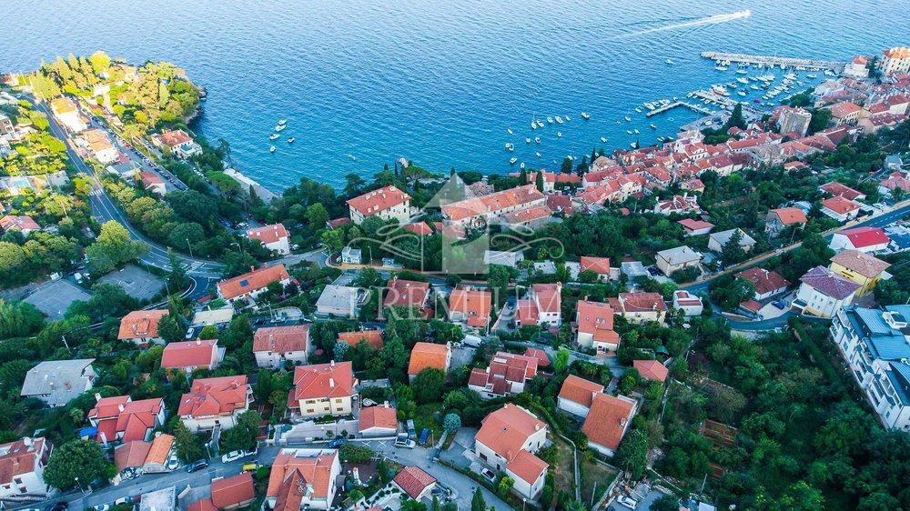 LUKSUZNO STANOVANJE BLIZU MORJA, RAZGLED, GARAŽA