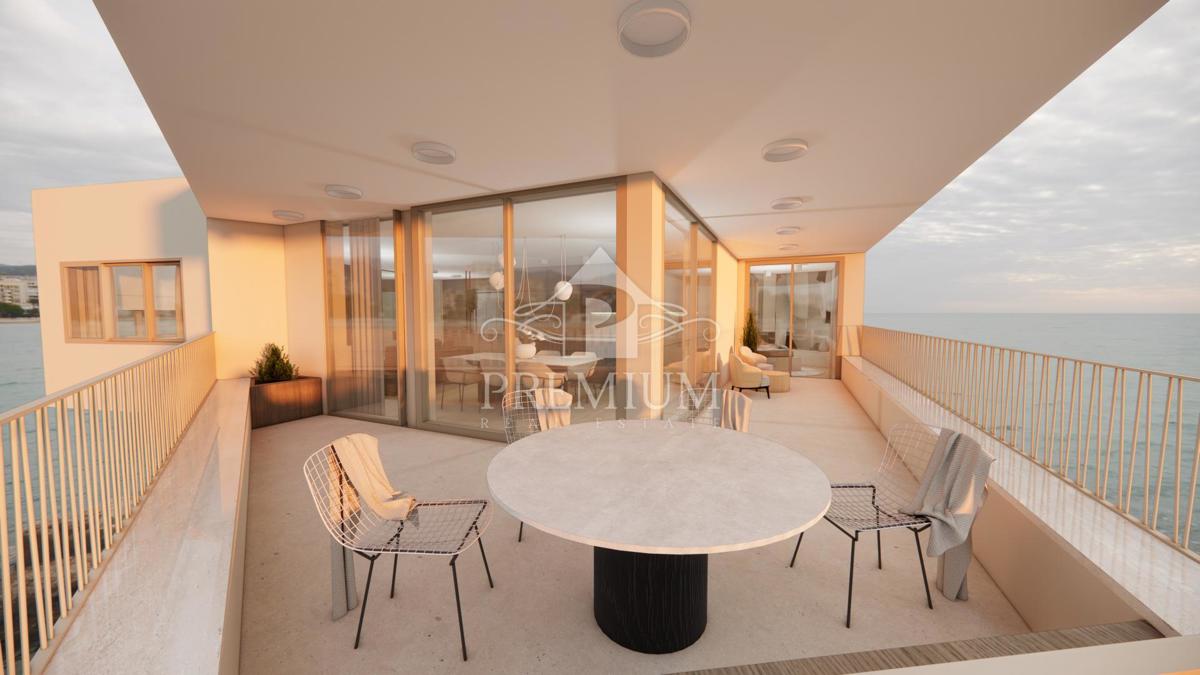 PENTHOUSE Z BAZENOM, DVIGALOM, GARAŽO, BLIŽINA MORJA