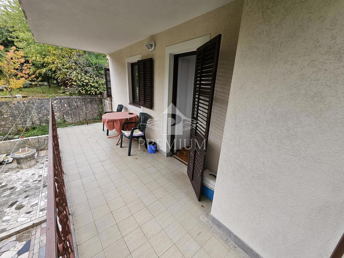 STANOVANJE S PARKIRIŠČEM NA MIRNI LOKACIJI