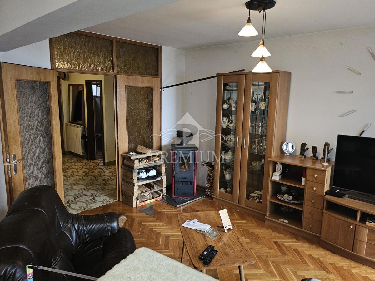 STANOVANJE S PARKIRIŠČEM NA MIRNI LOKACIJI