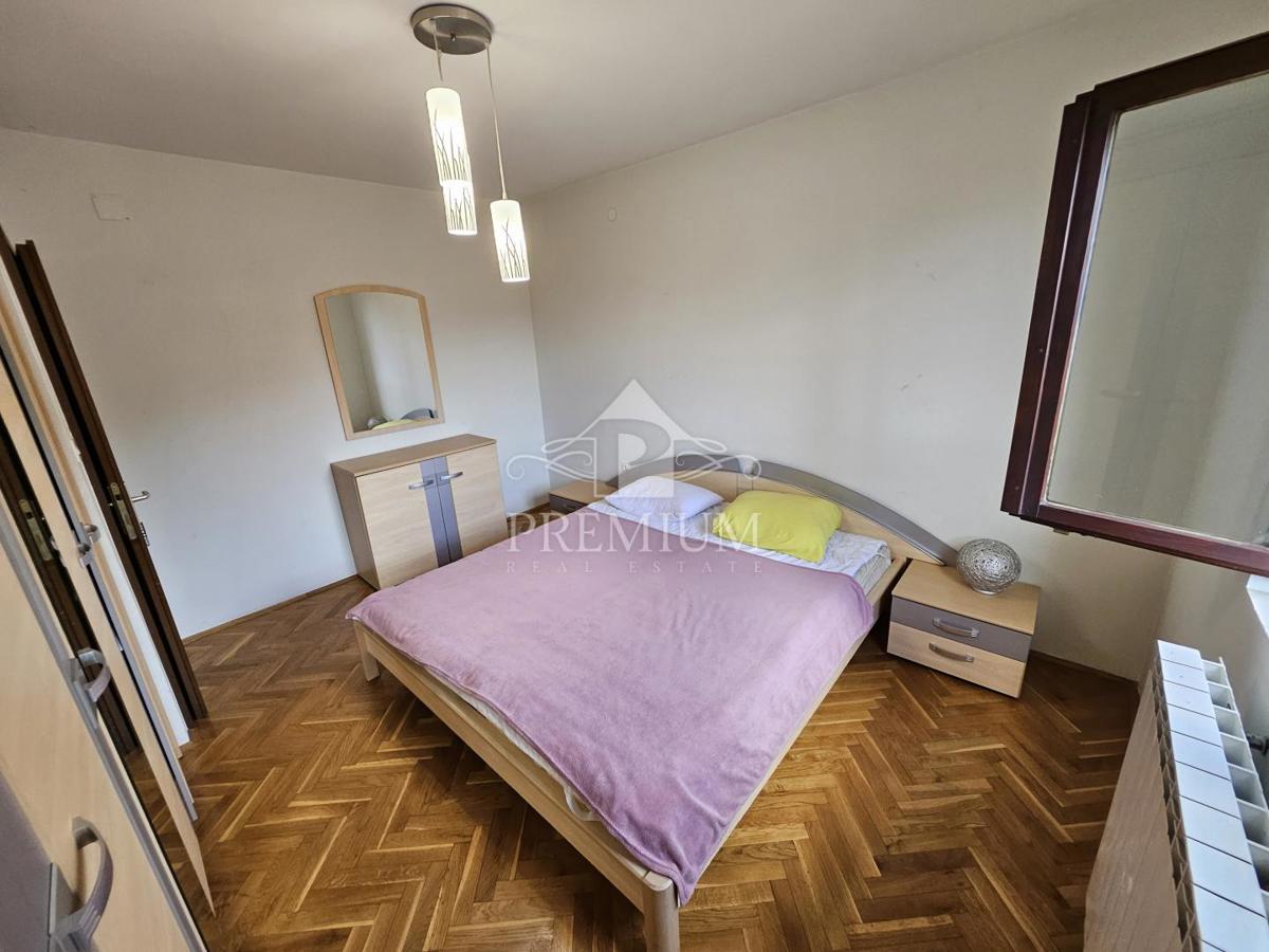 STANOVANJE S PARKIRIŠČEM NA MIRNI LOKACIJI