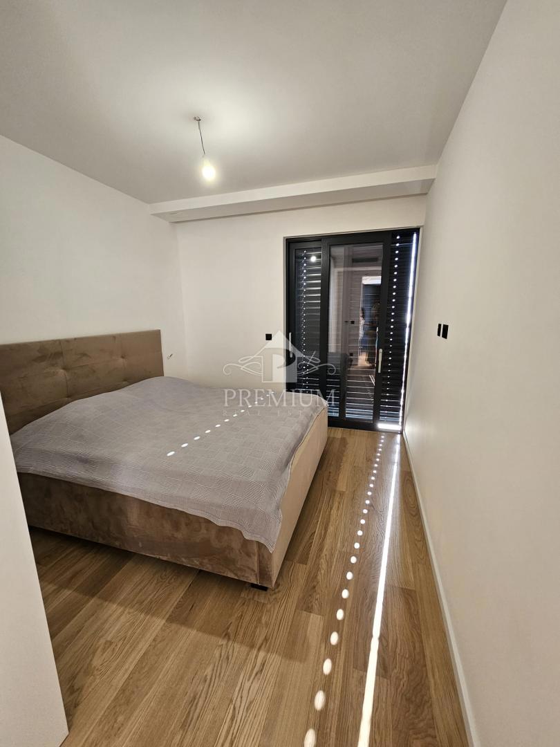 PENTHOUSE, BAZEN, ODPRT POGLED, GARAŽA, DVIGALO