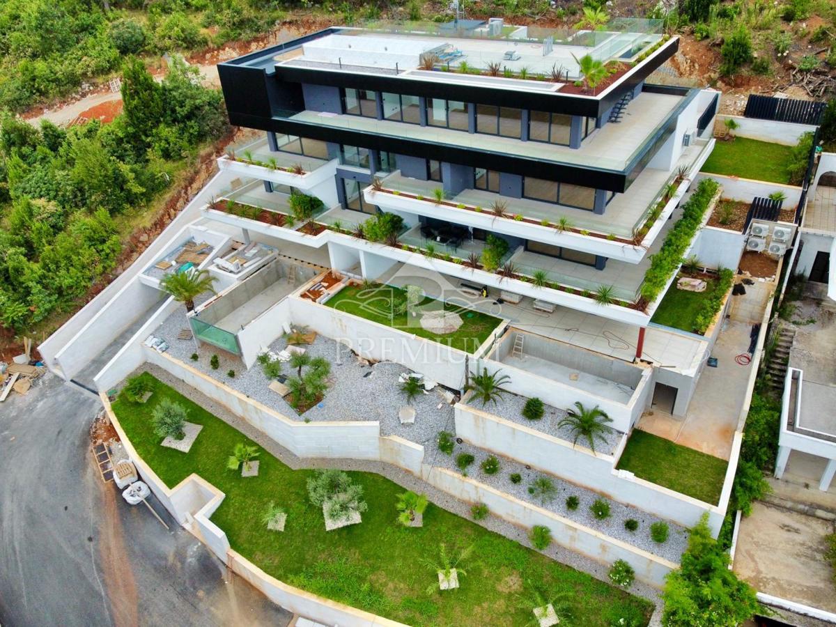 PENTHOUSE, BAZEN, ODPRT POGLED, GARAŽA, DVIGALO