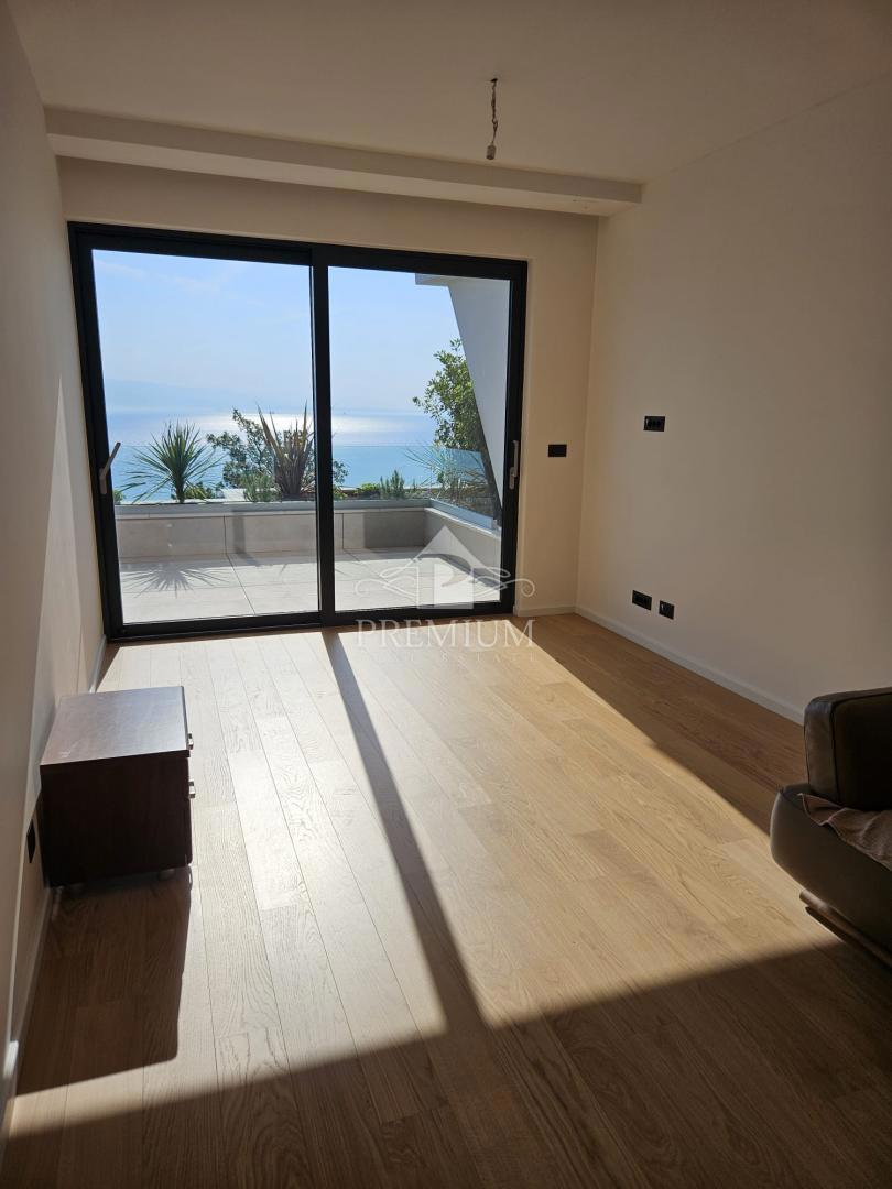 PENTHOUSE, BAZEN, ODPRT POGLED, GARAŽA, DVIGALO