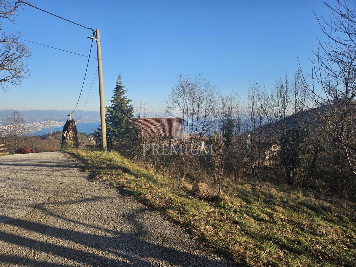 ZAZIDLJIVO ZEMLJIŠČE NA MIRNI LOKACIJI