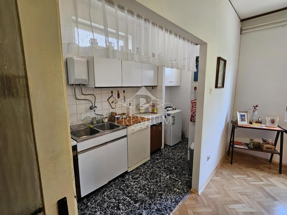 STANOVANJE V BLIŽINI CENTRA Z PREKRASNIM RAZGLEDOM