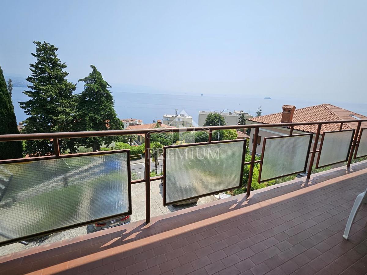 STANOVANJE V BLIŽINI CENTRA Z PREKRASNIM RAZGLEDOM