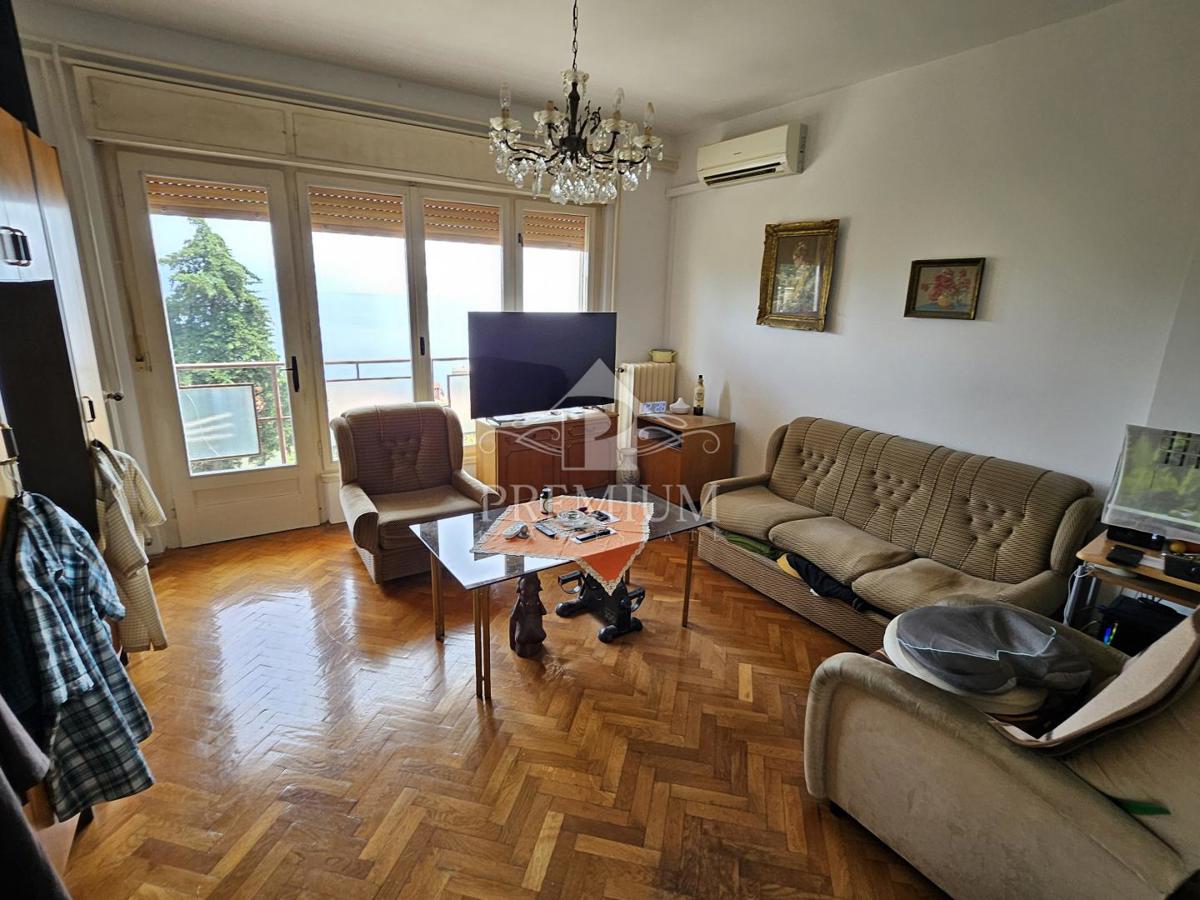 STANOVANJE V BLIŽINI CENTRA Z PREKRASNIM RAZGLEDOM