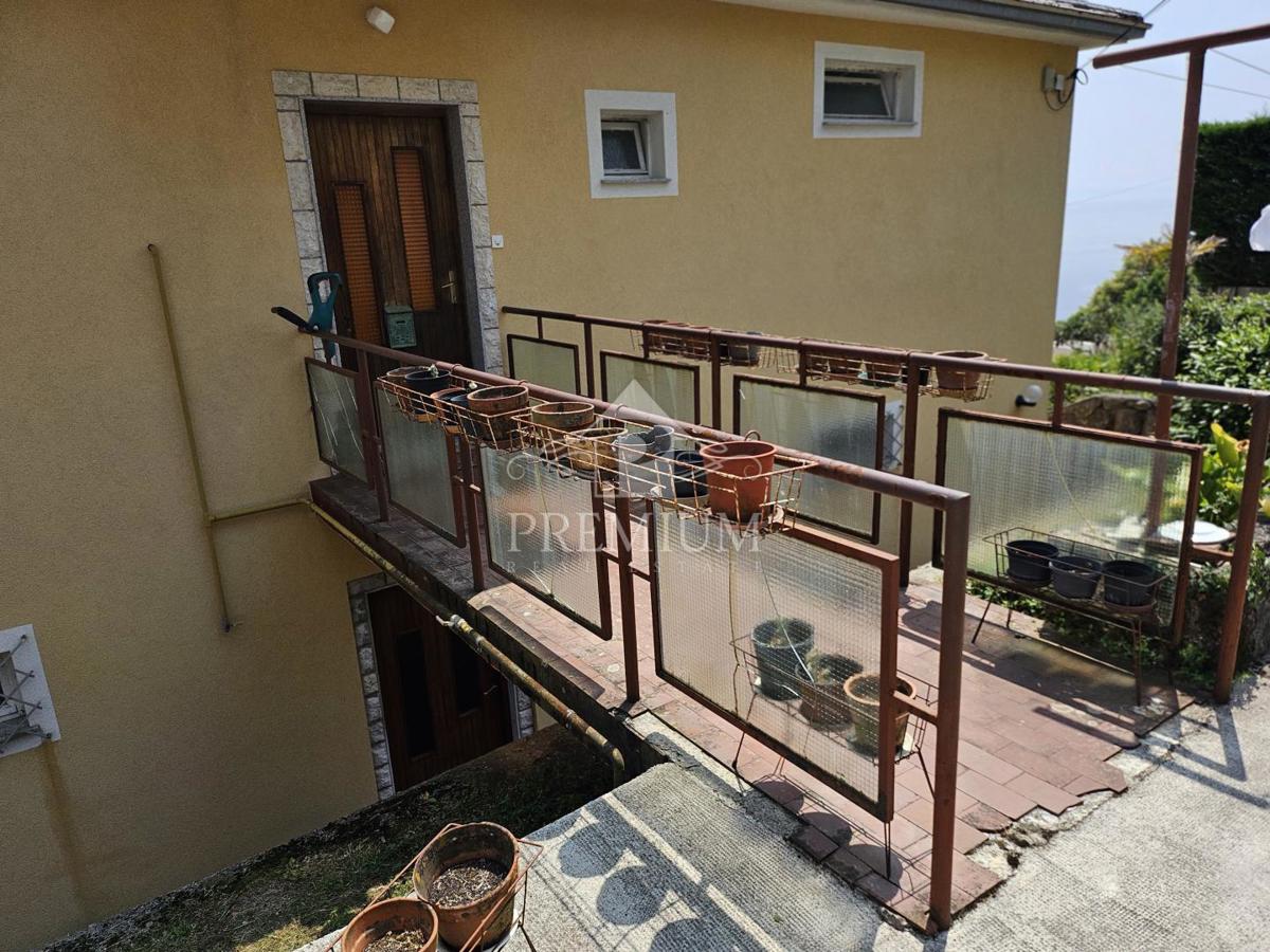 STANOVANJE V BLIŽINI CENTRA Z PREKRASNIM RAZGLEDOM