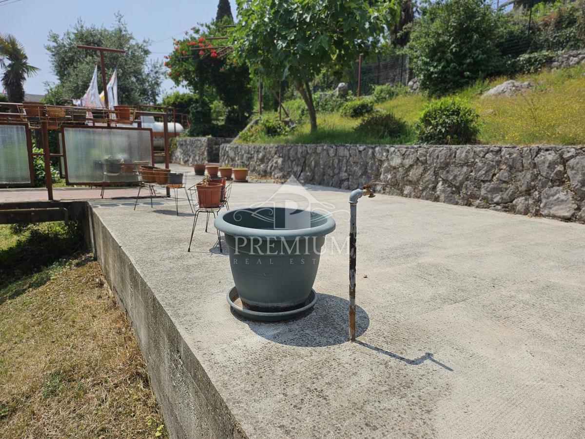 STANOVANJE V BLIŽINI CENTRA Z PREKRASNIM RAZGLEDOM
