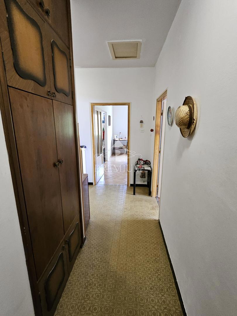 STANOVANJE V BLIŽINI CENTRA Z PREKRASNIM RAZGLEDOM