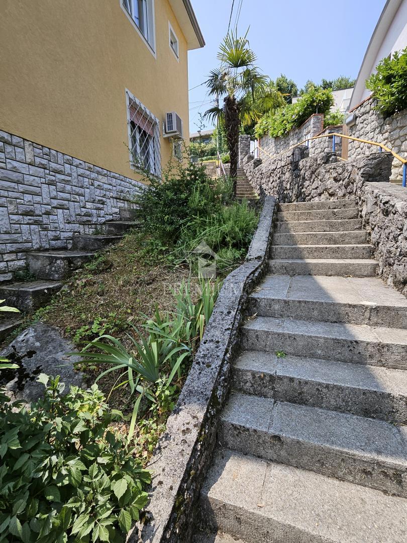 STANOVANJE V BLIŽINI CENTRA Z PREKRASNIM RAZGLEDOM