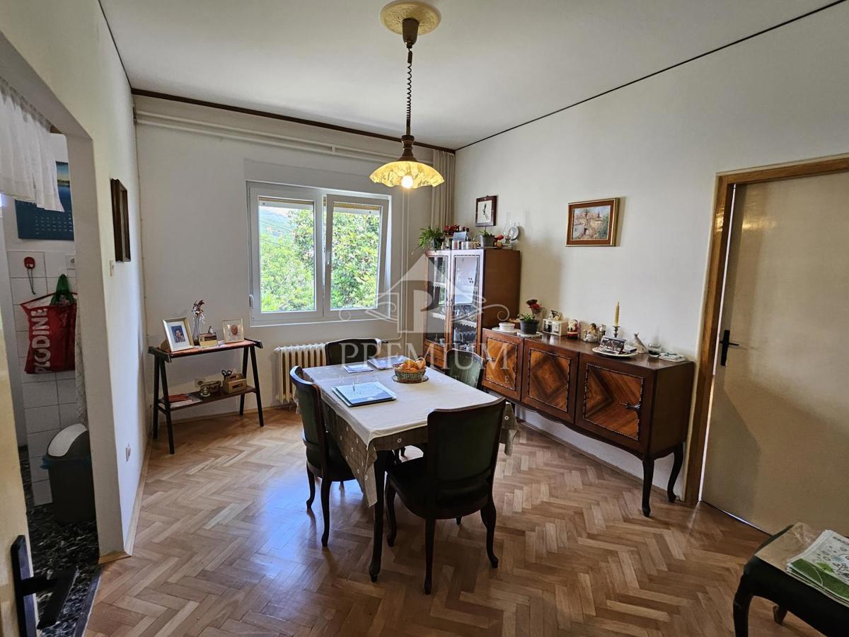 STANOVANJE V BLIŽINI CENTRA Z PREKRASNIM RAZGLEDOM
