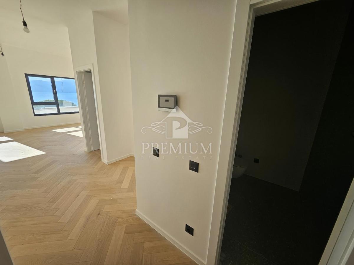 NOVOZGRAJENO STANOVANJE, GARAŽA, DVIGALO, RAZGLED