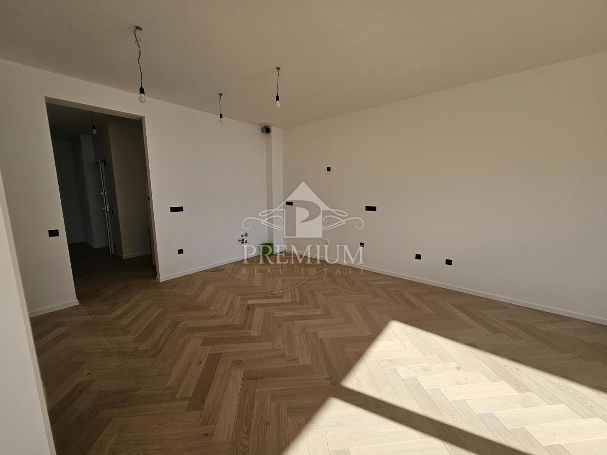 NOVOZGRAJENO STANOVANJE, GARAŽA, DVIGALO, RAZGLED