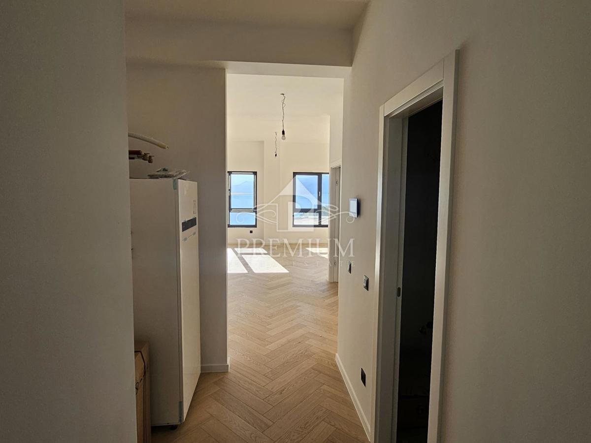 NOVOZGRAJENO STANOVANJE, GARAŽA, DVIGALO, RAZGLED