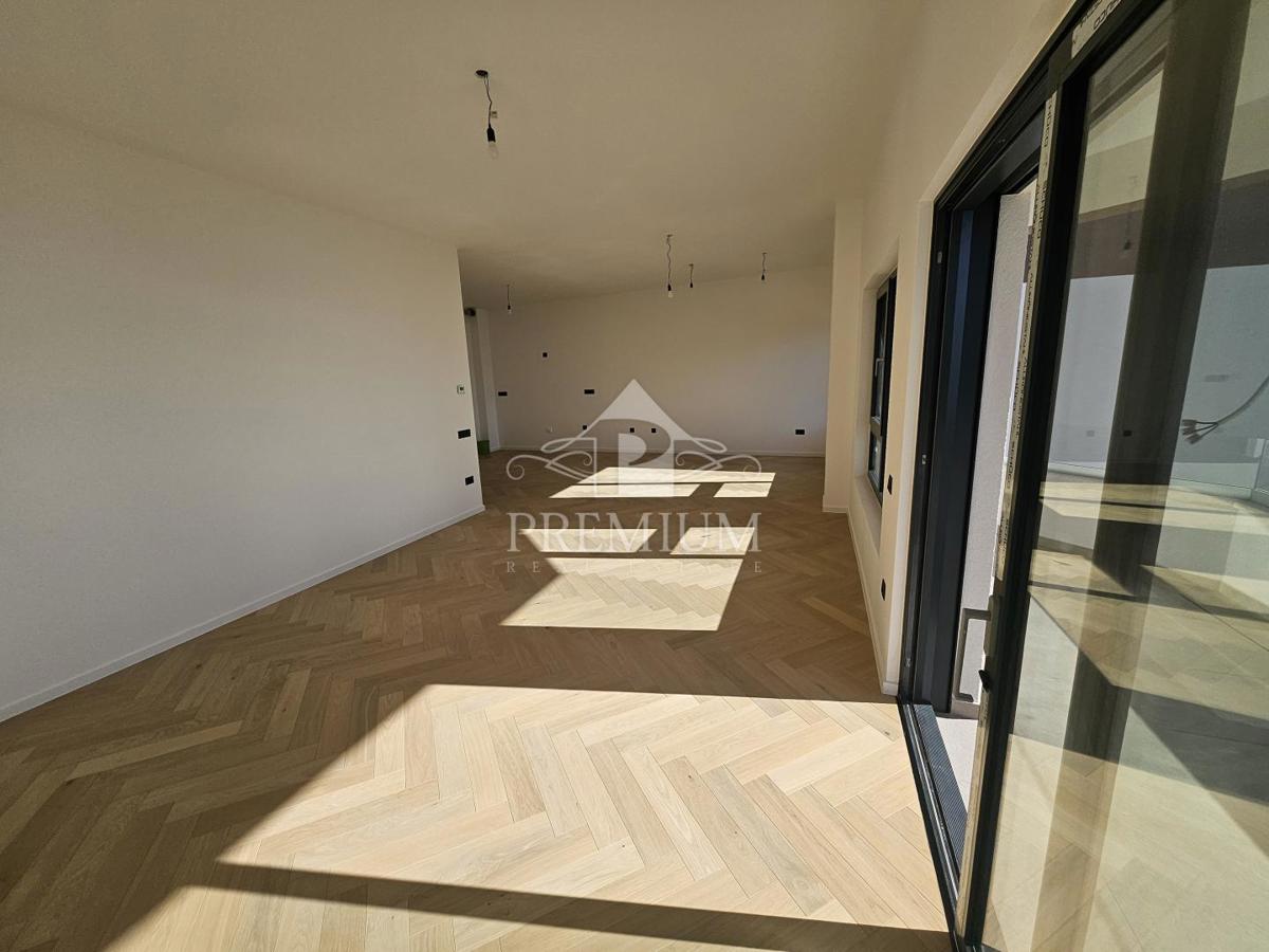 NOVOZGRAJENO STANOVANJE, GARAŽA, DVIGALO, RAZGLED