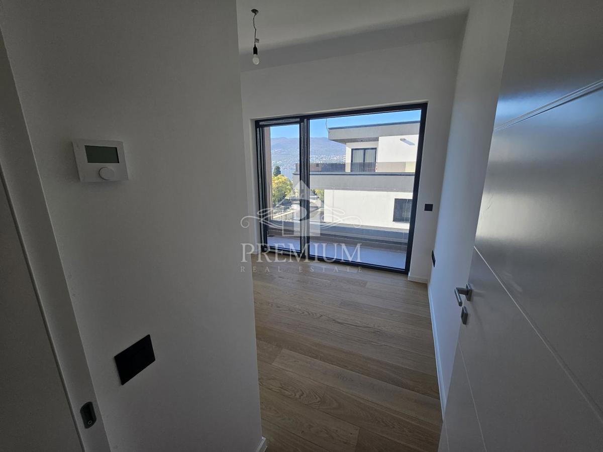 NOVOZGRAJENO STANOVANJE, GARAŽA, DVIGALO, RAZGLED