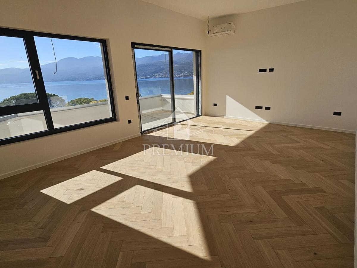 NOVOZGRAJENO STANOVANJE, GARAŽA, DVIGALO, RAZGLED