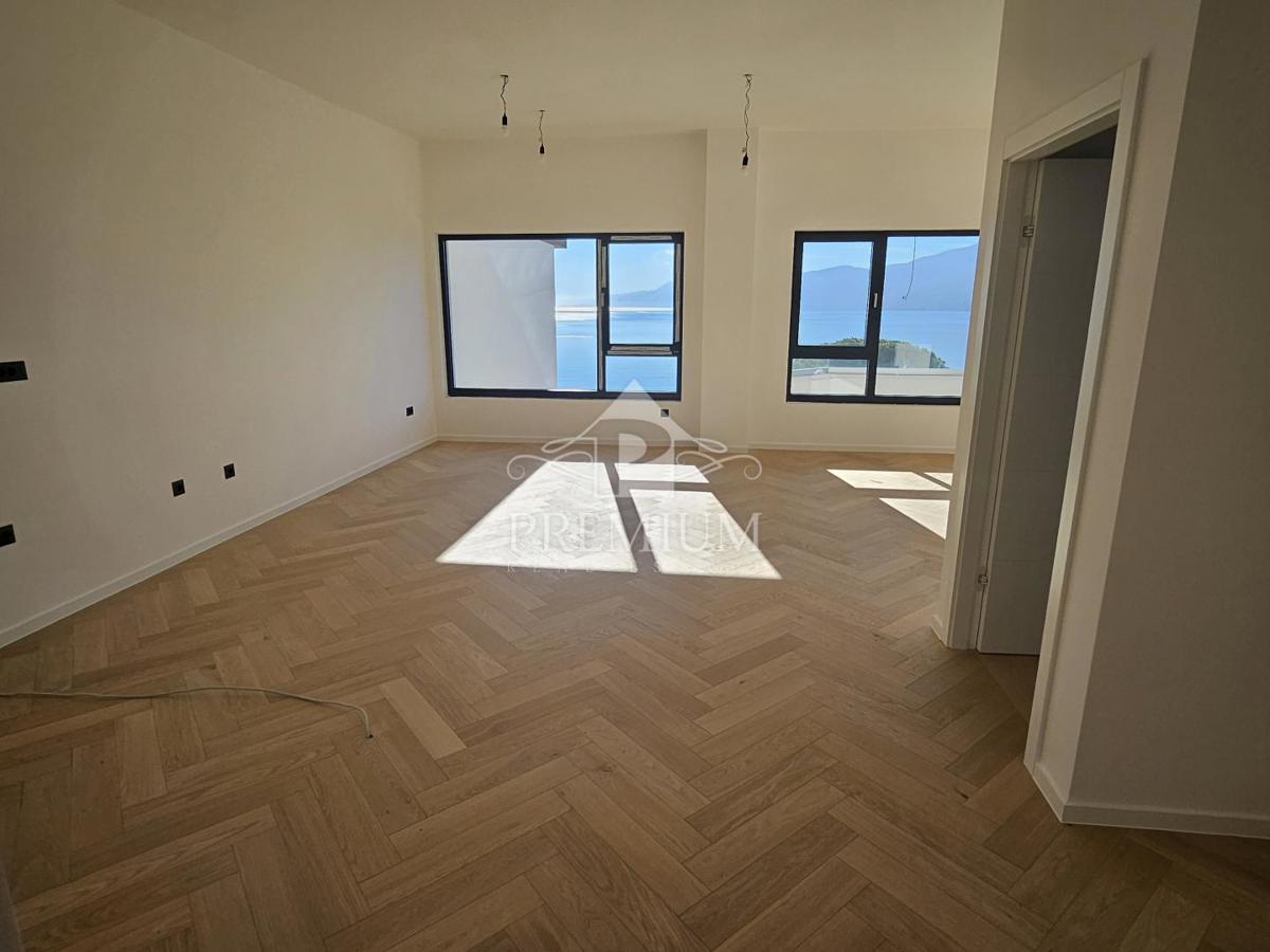 NOVOZGRAJENO STANOVANJE, GARAŽA, DVIGALO, RAZGLED