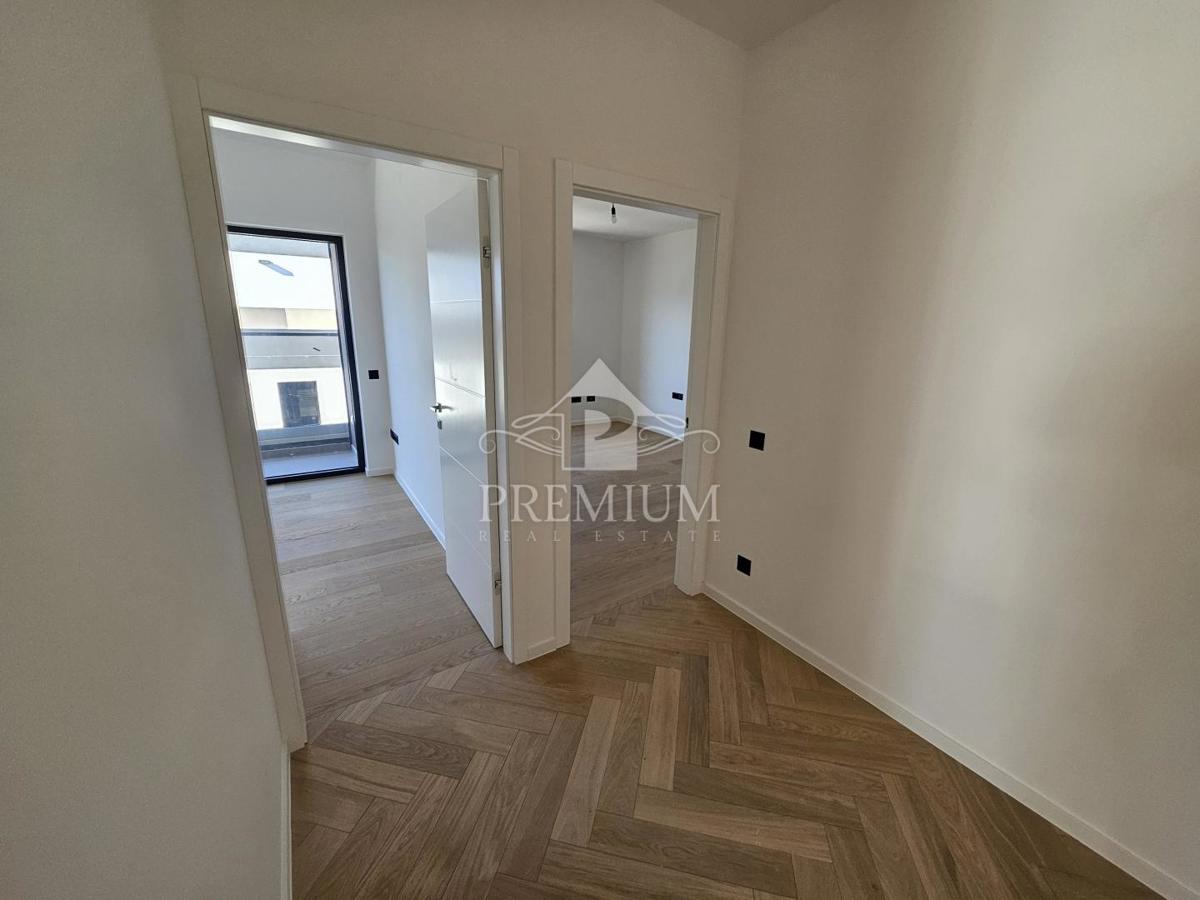 NOVOZGRAJENO STANOVANJE, GARAŽA, DVIGALO, RAZGLED