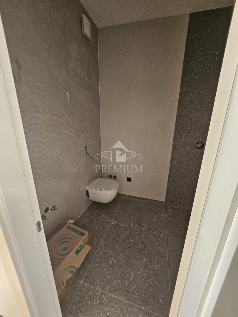 NOVOZGRAJENO STANOVANJE, GARAŽA, DVIGALO, RAZGLED