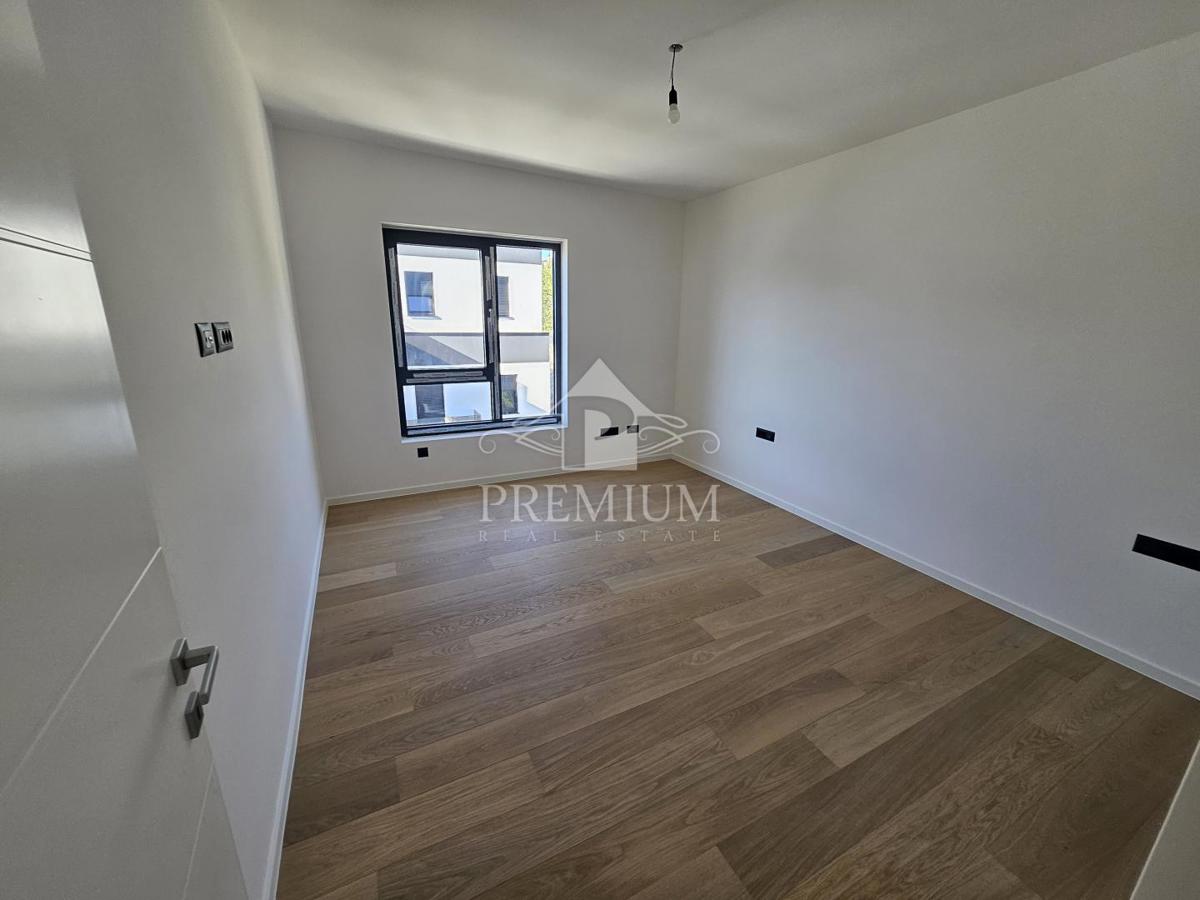 NOVOZGRAJENO STANOVANJE, GARAŽA, DVIGALO, RAZGLED